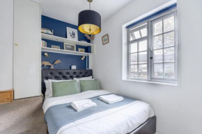 Studio Flat in Victorian West Kensington Mansion with balcony